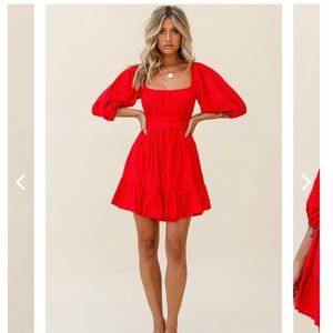 Hello Molly mini dress worn twice. flattering and comfortable for sizes 0-4.